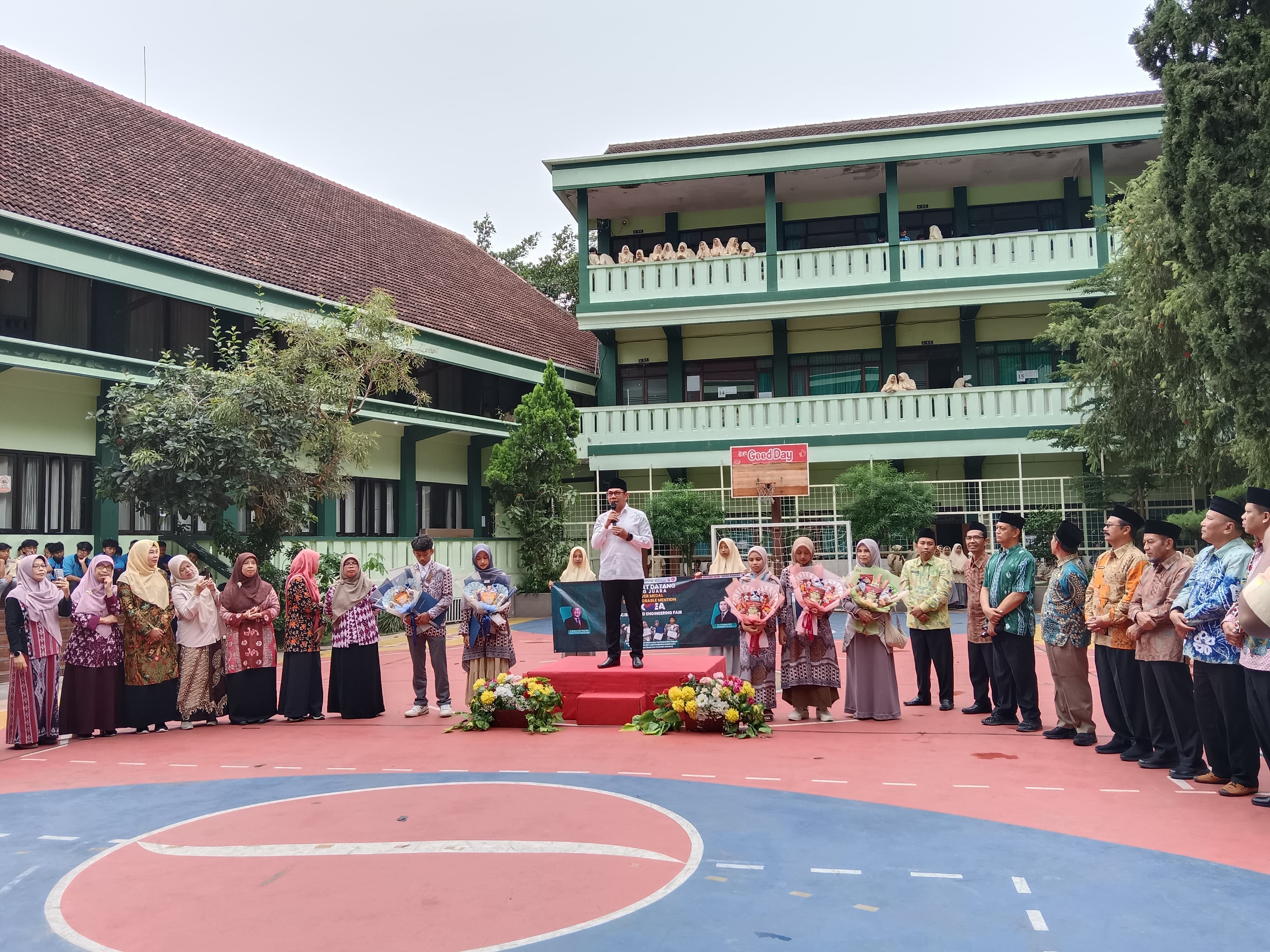 Wali Kota Batu Sambut Dua Tim Riset MAN Kota Batu Dari Korea
