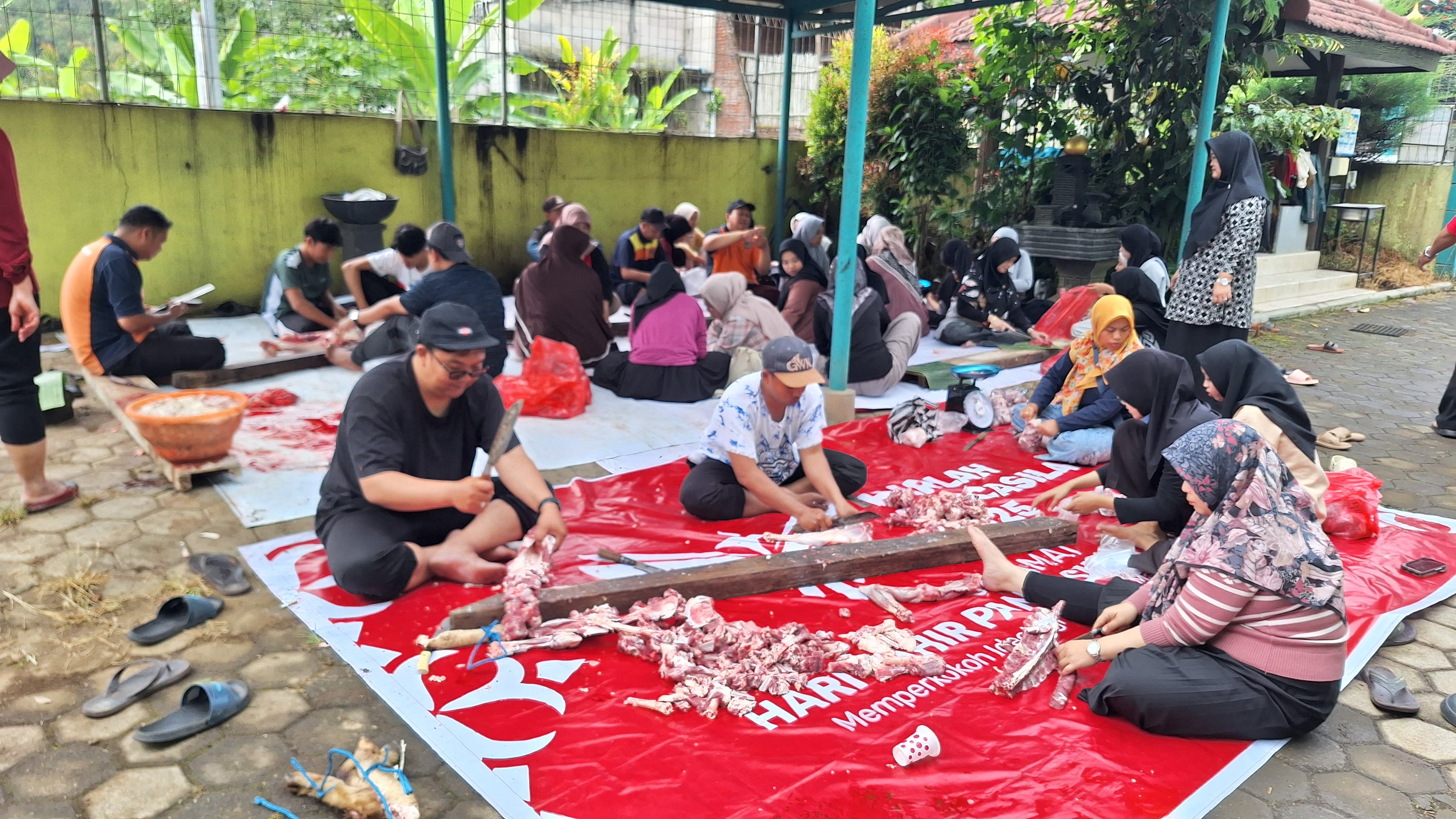 Idul Adha 1446 H: MAN Kota Batu Sembelih 2 Sapi dan 4 Kambing, Wujudkan Semangat Berkurban dan Kepedulian Sosial