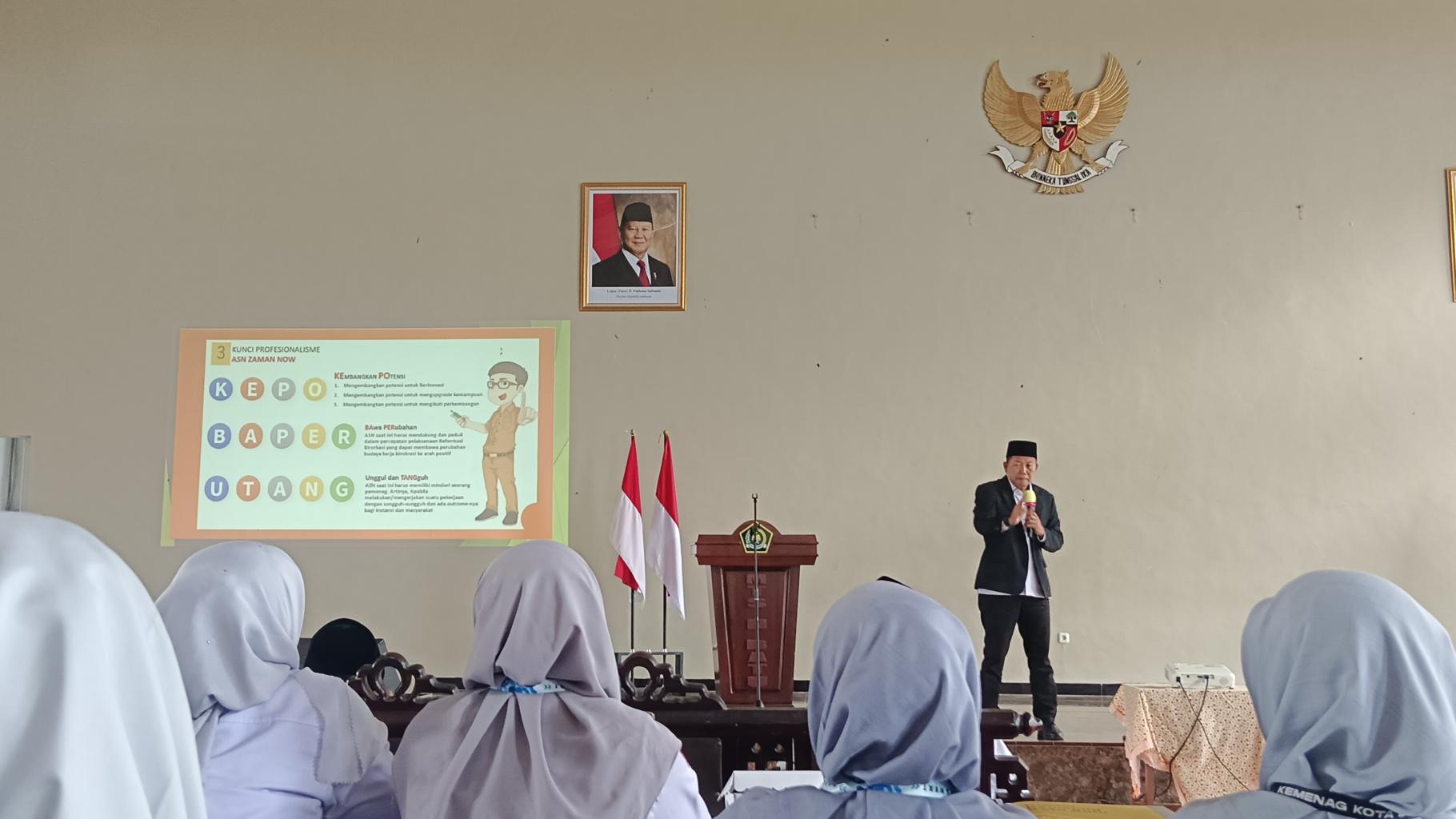 Terus Berbenah, MAN Kota Batu Tandatangani dan Deklarasikan Pakta Integritas pada Acara Binkarsital