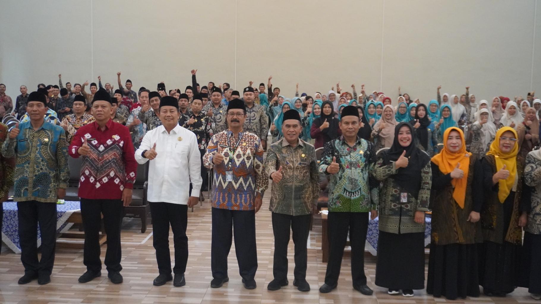 38 Tahun Mengabdi dari Hati, Momen Haru Warnai Halal bi Halal dan Pembinaan ASN Kemenag Kota Batu