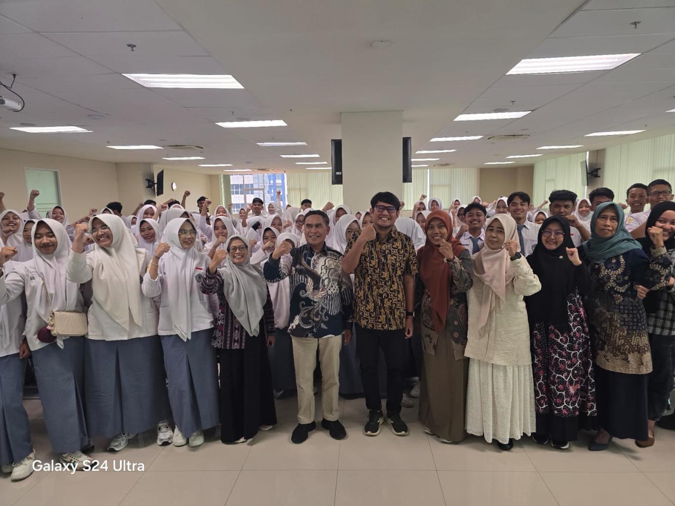 Rebut Perhatian Siswa, Fakultas Farmasi Universitas Airlangga Jadi Destinasi Favorit Study Campus MAN Kota Batu