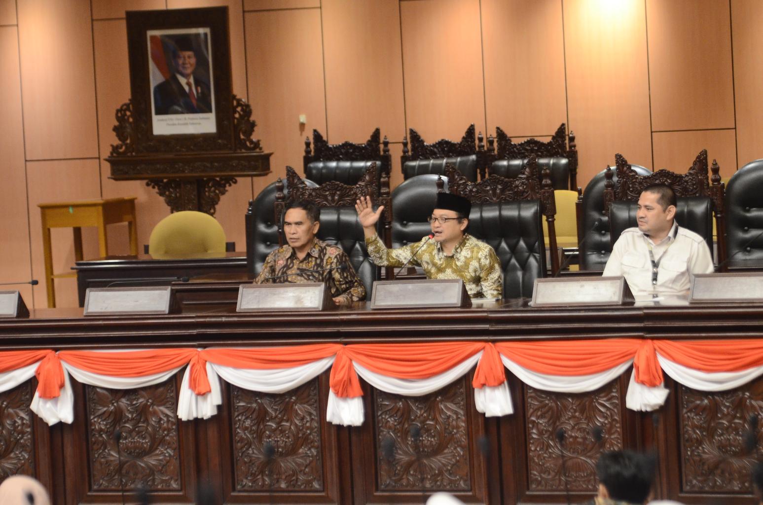 Anggota MPR DPR RI Hasanuddin Wahid Sambut Kunjungan Edukatif Siswa MAN Kota Batu di Parlemen
