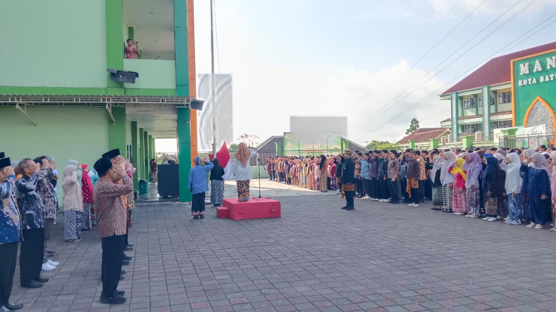 Berbusana Ala Kartini, MAN Kota Batu Ajak Teladani Spirit Emansipasi