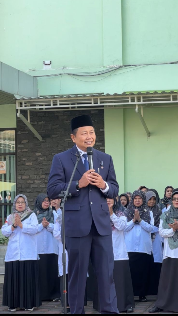 Kepala Kemenag Kota Batu Pimpin Upacara Hardiknas di MAN Kota Batu, Tekankan 3 Kompetensi bagi Siswa Madrasah