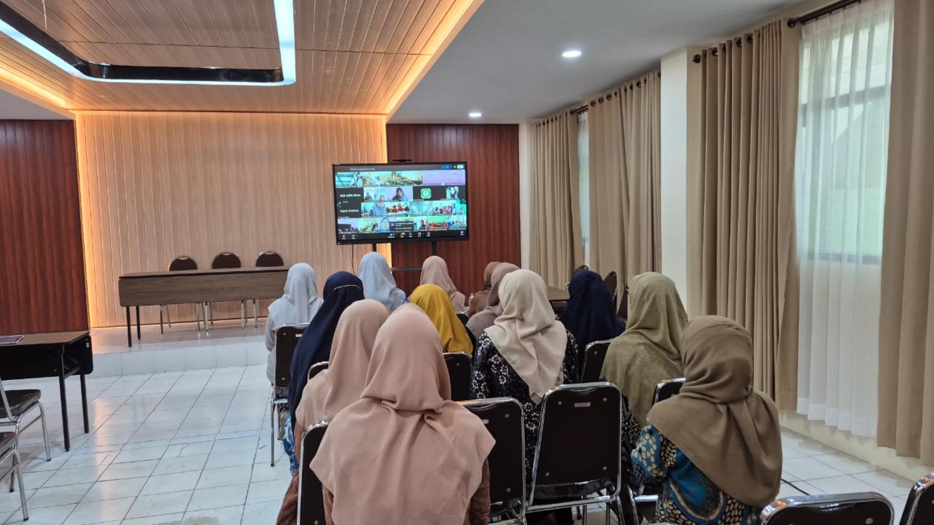 “Sekali Klik Bisa Hilang Semua” — Ibu-Ibu DWP MAN Kota Batu Dibekali Jurus Lawan Penipuan Digital