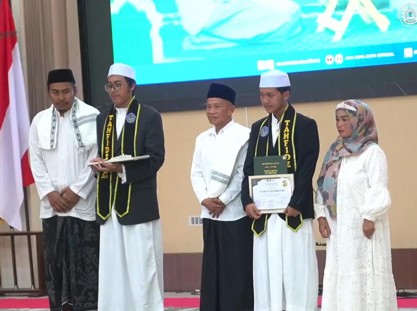 Membanggakan, MAN Kota Batu Gelar Haflah wal Imtihan Tahfidz dengan Dua Siswa Khatam 30 Juz